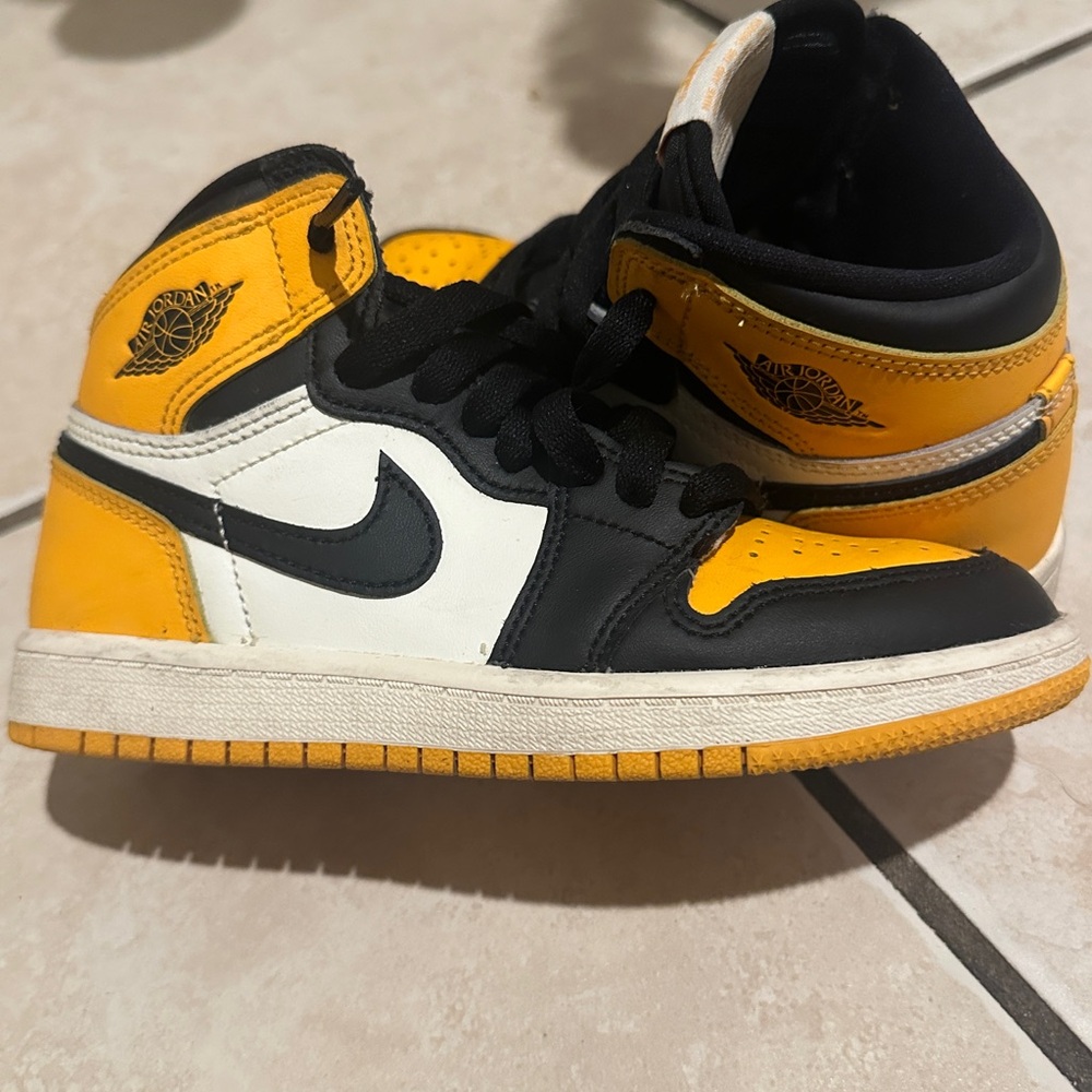 Jordan 1 Retro OG high Yellow Toe